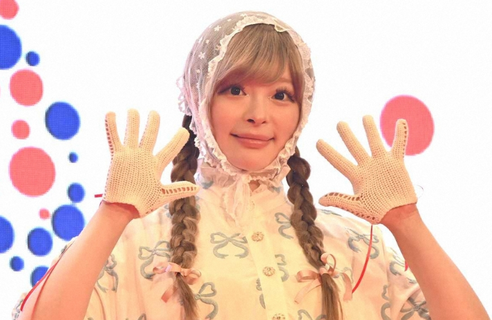 卡莉怪妞宣布平安诞下一子