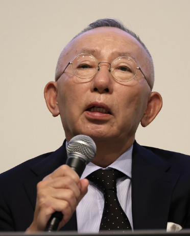优衣库母公司迅销集团销售额首超3万亿日元