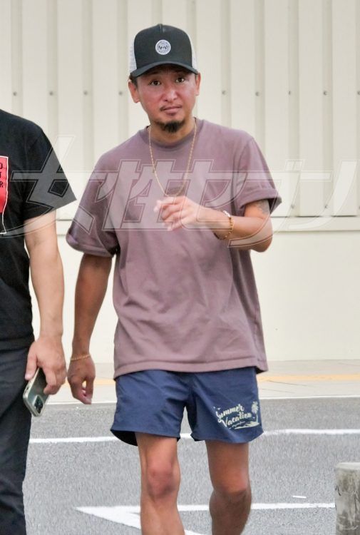 大野智现身冲绳双肩纹身引关注 大野智现身冲绳双肩纹身引关注
