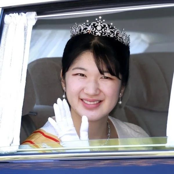 第228期：日本假警察肆虐 狂卷百亿日元；石原里美孕期出席日本奥斯卡；世博开幕在即门票滞销场馆烂尾？| 百通板