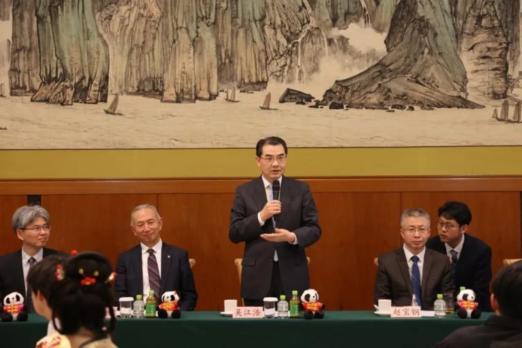 驻日本大使吴江浩出席“驻日本大使馆青年外交官与上智大学学生交流会”