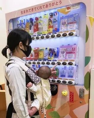 生而贫穷：被纸尿裤和奶粉压垮的日本人