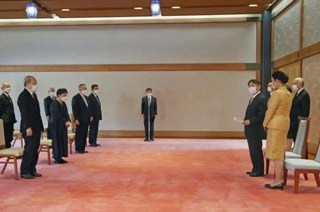 这王宫，也“朴实无华”得过头了吧？