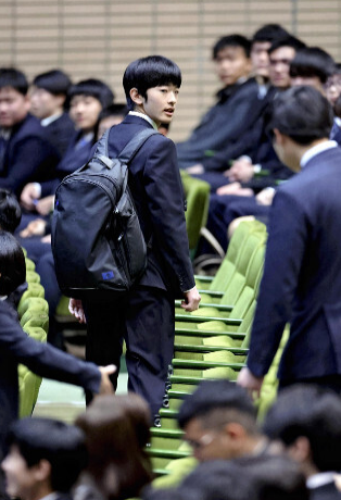 悠仁亲王入学首日遇通勤难题 筑波大学启动皇室级安保  