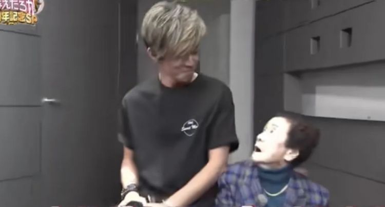 木村拓哉超绝宠粉，把101岁奶奶甜成少女：比遇到老公还开心