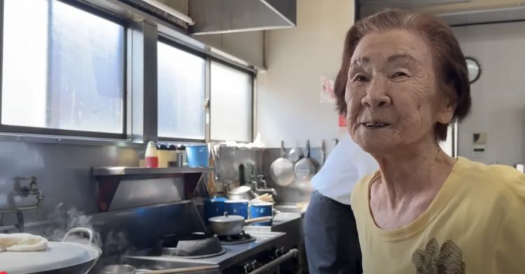 木村拓哉超绝宠粉，把101岁奶奶甜成少女：比遇到老公还开心
