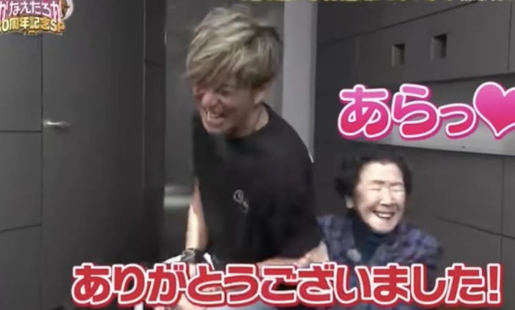 木村拓哉超绝宠粉，把101岁奶奶甜成少女：比遇到老公还开心