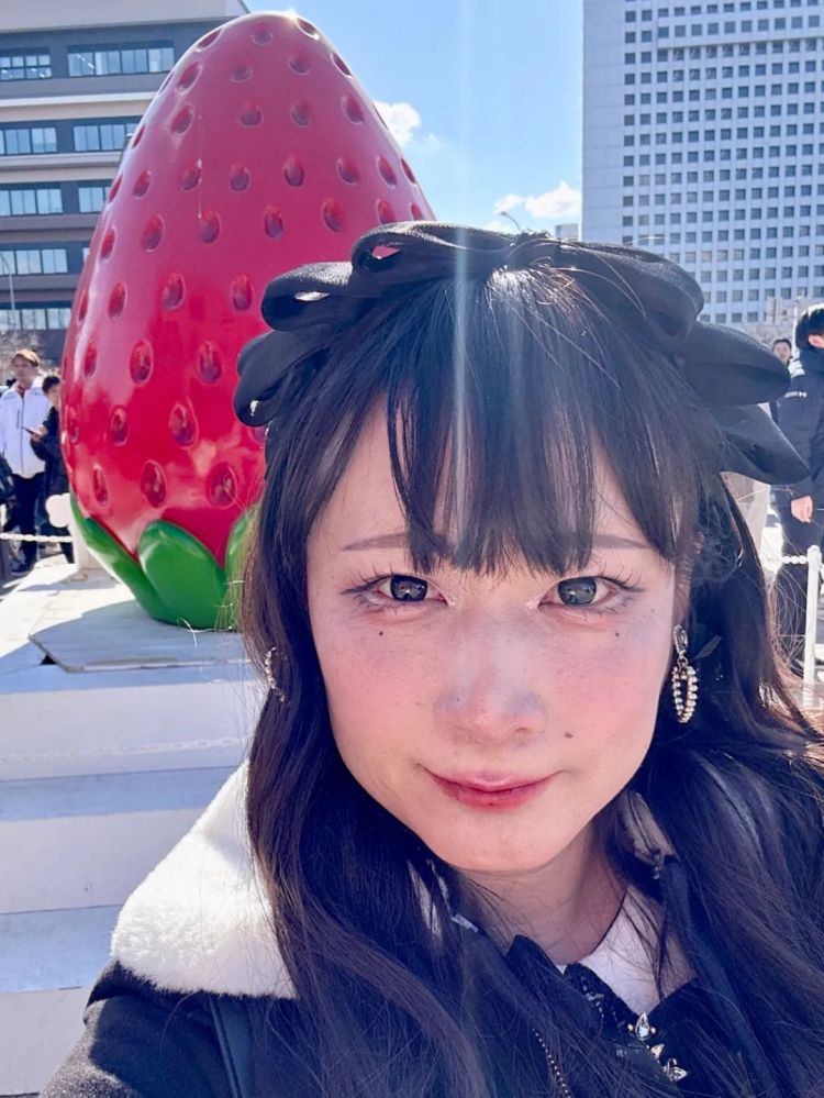 骗过痴汉，戏耍牛郎——51岁日本大叔的奇幻女装网红之路