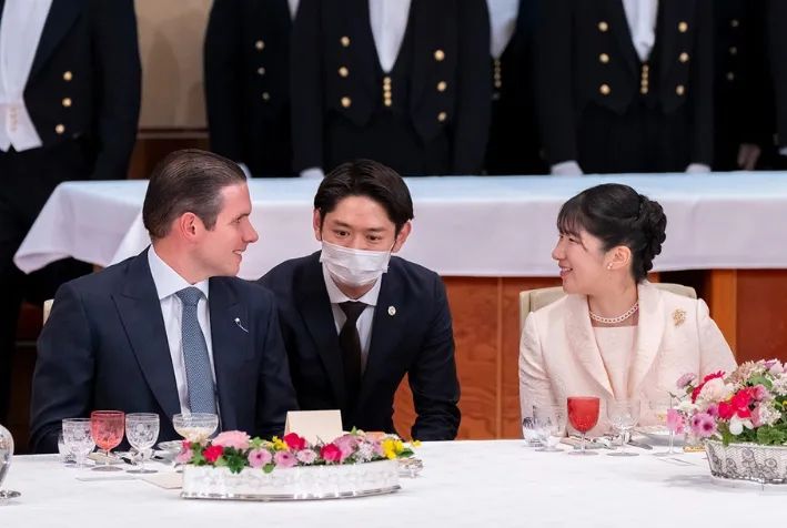 第231期：二次检测通过 日本海产将解禁？公厕没有卫生巾被日本网友痛批？知名女星肇事伤人被捕 | 百通板
