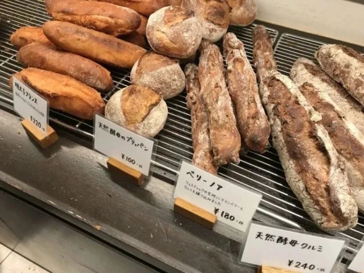 这家日本天天排队爆火的面包店RIKI，比神户牛更让当地人疯狂！