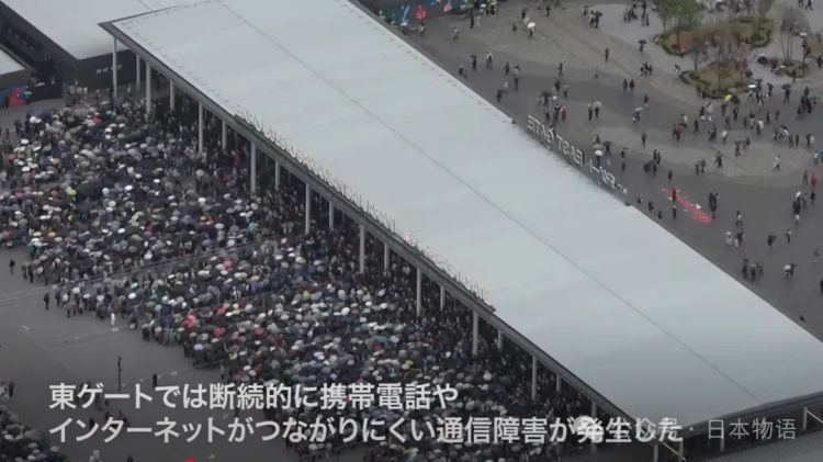 大阪世博会第一天涌入14万人，排队排到崩溃、厕所堵塞、天公不作美雨中全员落汤鸡？