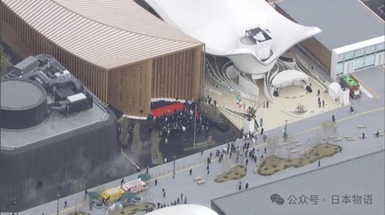 大阪世博会第一天涌入14万人，排队排到崩溃、厕所堵塞、天公不作美雨中全员落汤鸡？