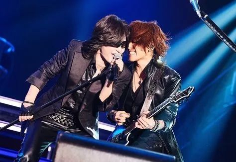 被同行冷眼、成员过世、乐队解散……他们如何成为了一代传奇？