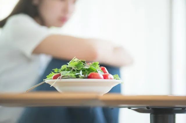 以瘦为美的风潮，正在让东亚女性付出代价