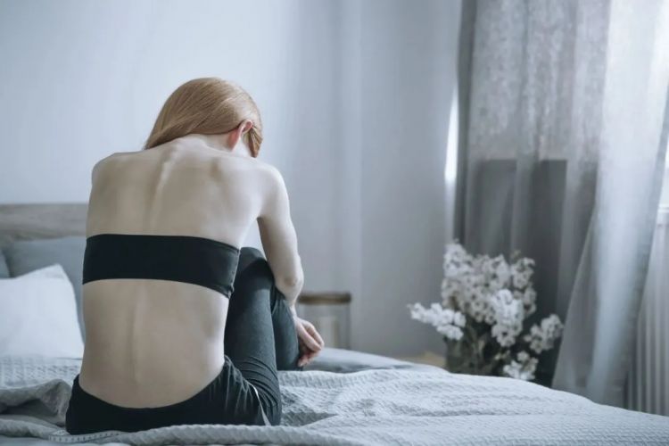 以瘦为美的风潮，正在让东亚女性付出代价