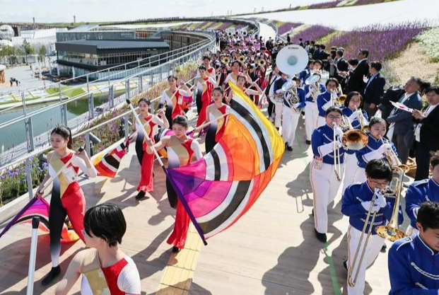 1.2万人齐奏 大阪世博创“最大规模行进乐队”吉尼斯纪录