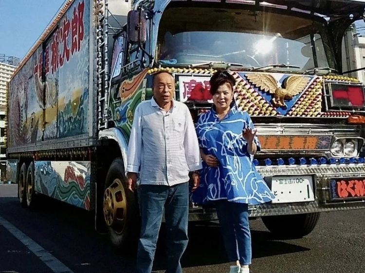黄书贩卖机的末路：衰老国家血液与色情机器