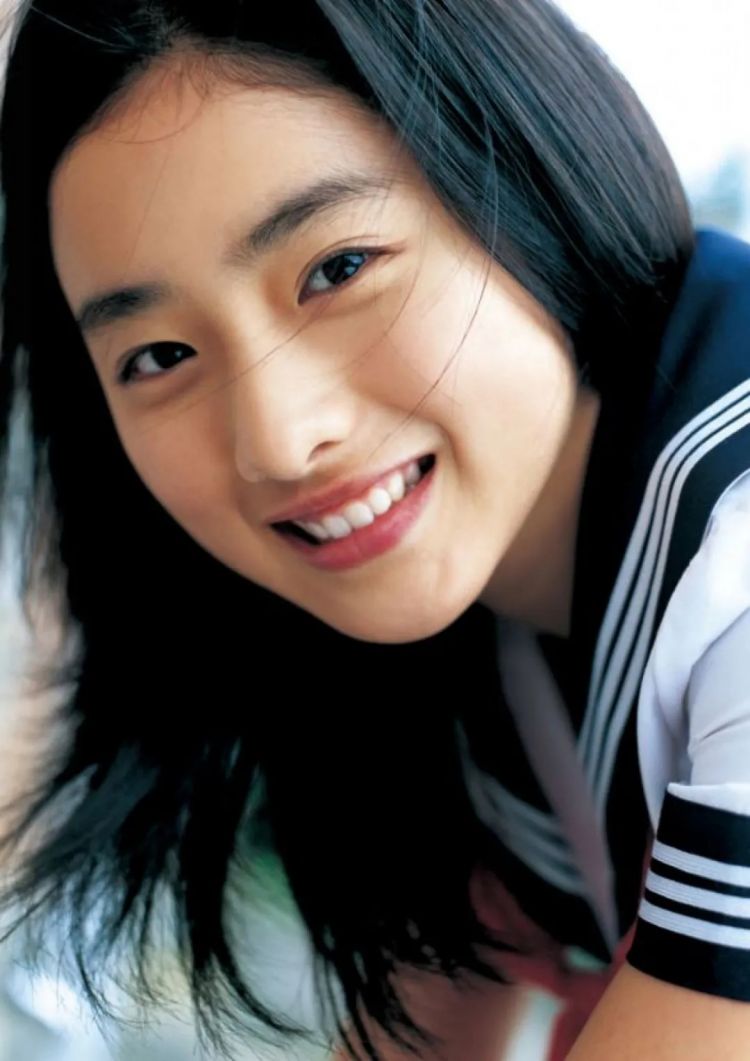 石原里美喜迎二胎，美貌、家庭、事业全都拿捏！