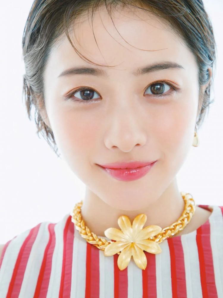石原里美喜迎二胎，美貌、家庭、事业全都拿捏！