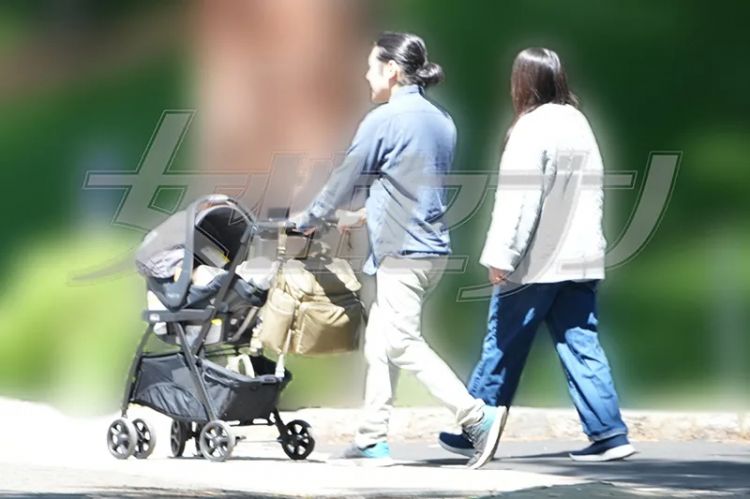 从公主到妈妈，“逃离”皇室后真子公主完全是个普通人？