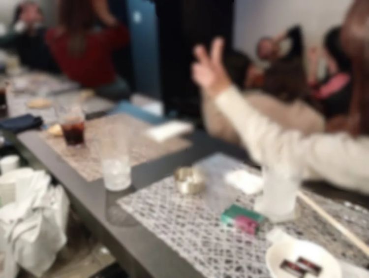 老年风俗、约〇软件、擦边直播、邂逅酒吧...银发性产业，日本的下一个风口