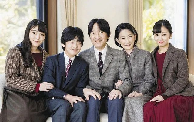真子公主顺利产下第一子，日本皇室集体装聋作哑到底在害怕什么？
