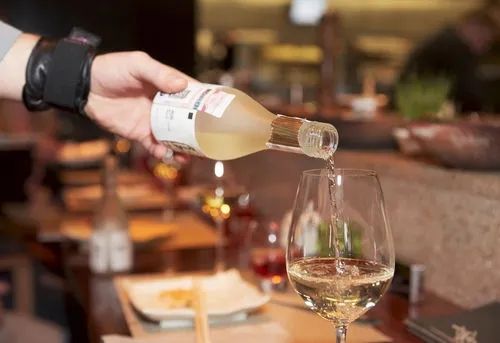 白酒不断碰壁的“走向世界”，日本酒为何轻松做到了？