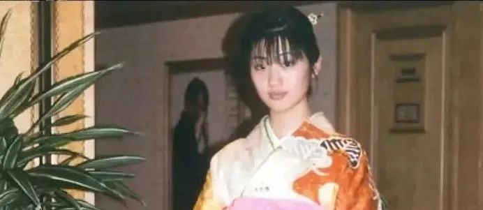 日本性感女神坛蜜近年二度入院，双颊消瘦憔悴现身…粉丝红眼：到底怎么了！？