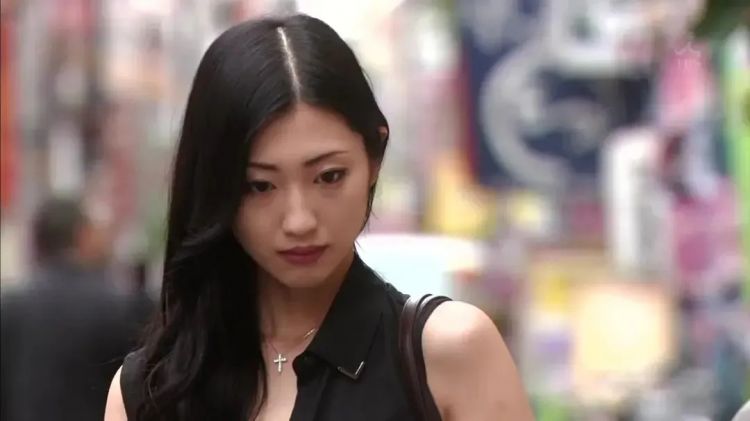 日本性感女神坛蜜近年二度入院，双颊消瘦憔悴现身…粉丝红眼：到底怎么了！？