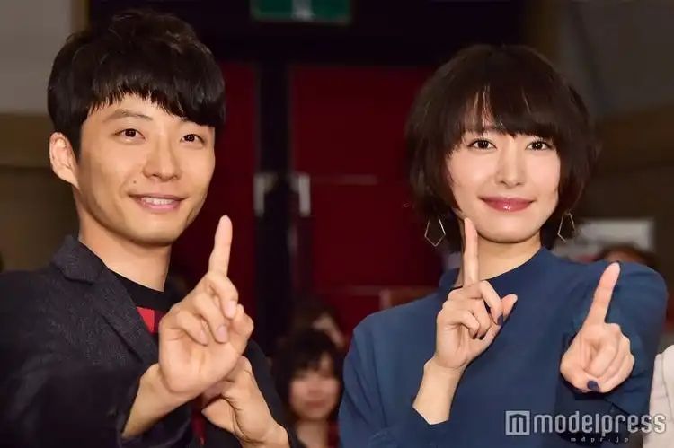 不是因戏生情？星野源首谈和新垣结衣的恋爱时间线
