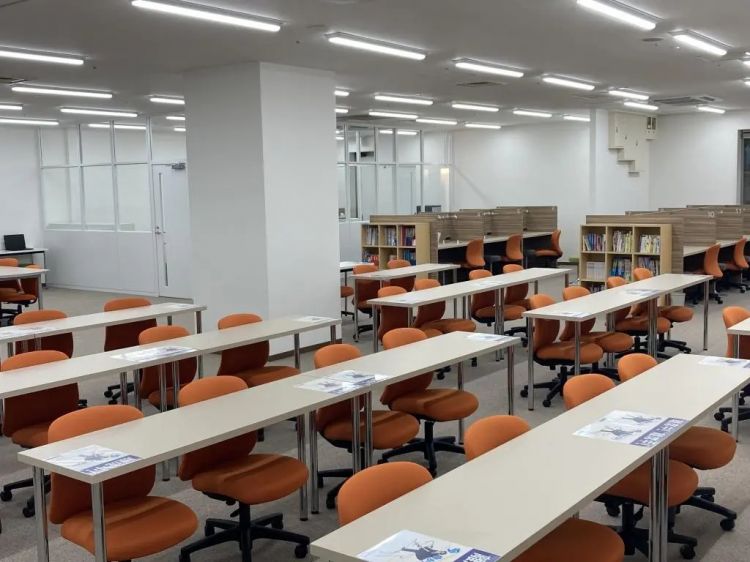 中国人涌入日本名校，日本人自己却拼得倾家荡产