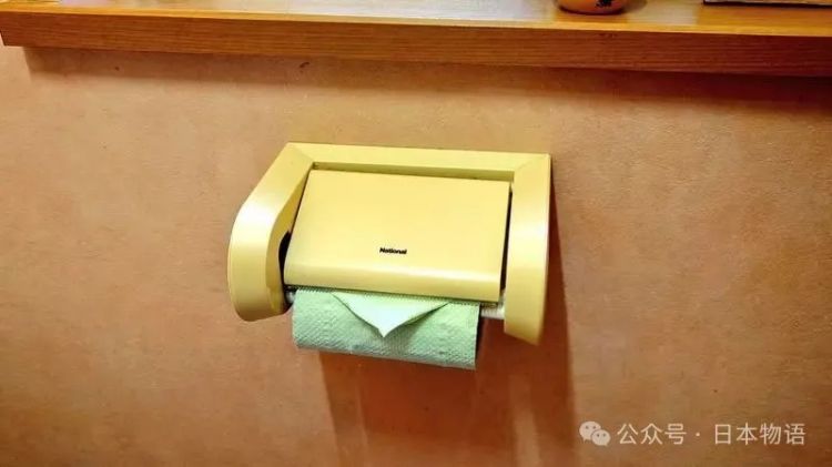 日本酒店或旅馆，为什么要把卫生纸折成一个小三角？