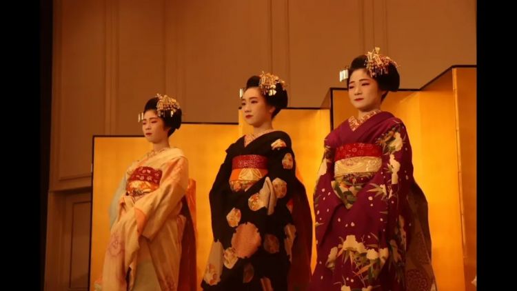日本未成年舞妓被逼饮酒卖身，是传统还是奴役？