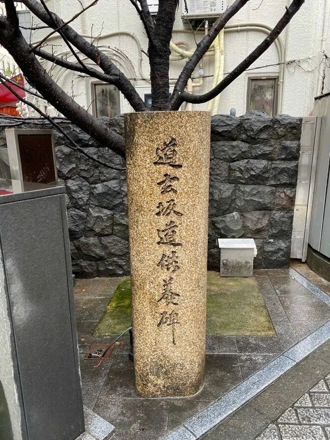 给蟑螂立碑、超度豚骨拉面...?这世上还有什么东西是日本人不能拜的...?