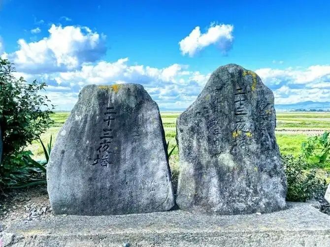 给蟑螂立碑、超度豚骨拉面...?这世上还有什么东西是日本人不能拜的...?