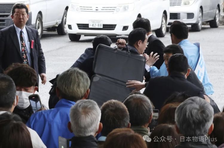 岸田文雄改行当油管博主了，好好地做youtuber这份比首相更有前途的职业去吧