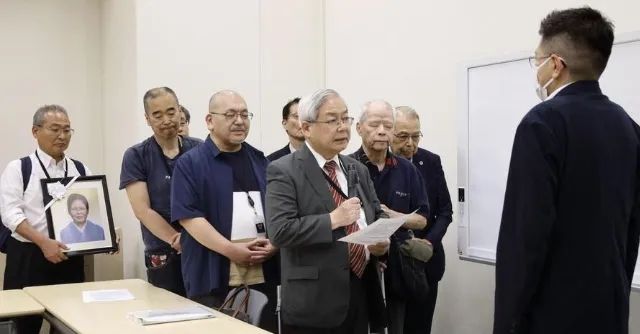 第243期：中国恢复日本水产进口；日航万米高空生死迫降；佐佐木希首谈丈夫出轨；秋元康男版AKB来了？| 百通板