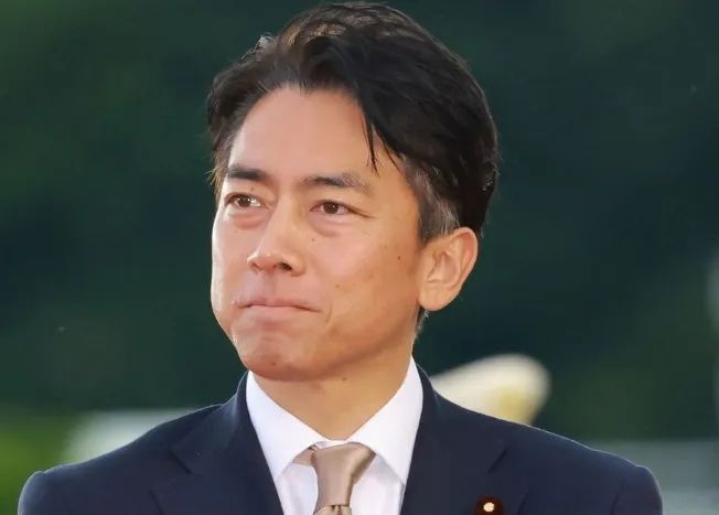 第243期：中国恢复日本水产进口；日航万米高空生死迫降；佐佐木希首谈丈夫出轨；秋元康男版AKB来了？| 百通板