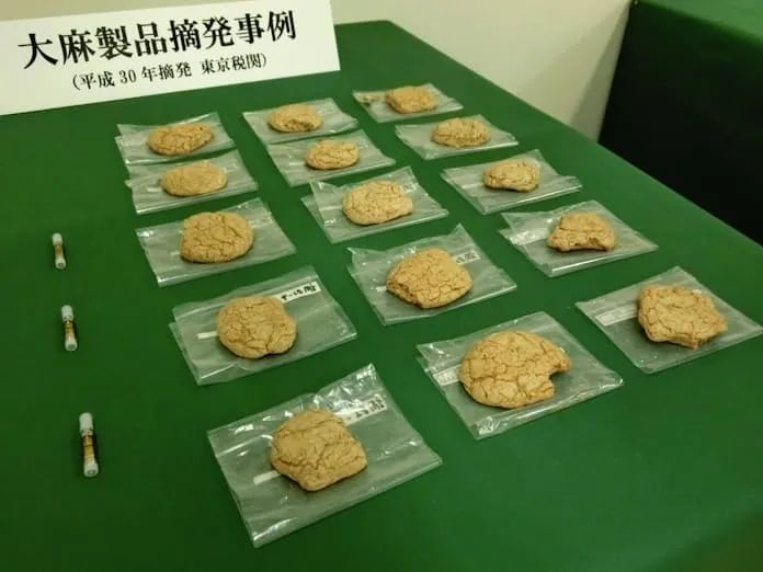日本大学生买大麻饼干吃嗨到跳楼，结果一出所有人都傻了...
