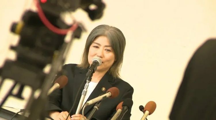 日本一市长伪造学历被揭穿，死缠烂打后放话“还会回来”，日本网友竟说“再给她一个机会”？