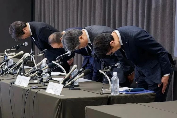 日本一市长伪造学历被揭穿，死缠烂打后放话“还会回来”，日本网友竟说“再给她一个机会”？