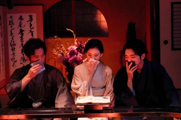 抬着性神雕像游街，还写色色的诗...怎么到了今天日本人却反而性压抑了？