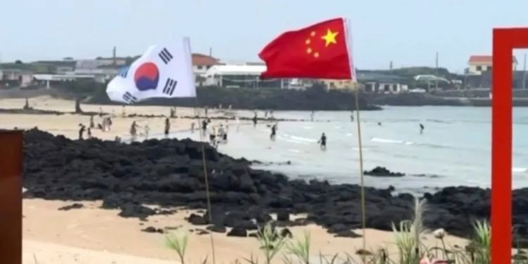 中国游客在韩国插国旗，最激动的反而是日本人？