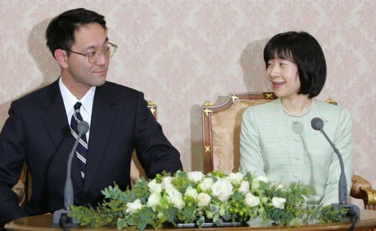 悠仁成年礼、上皇又病重，真子这都不回日本吗？
