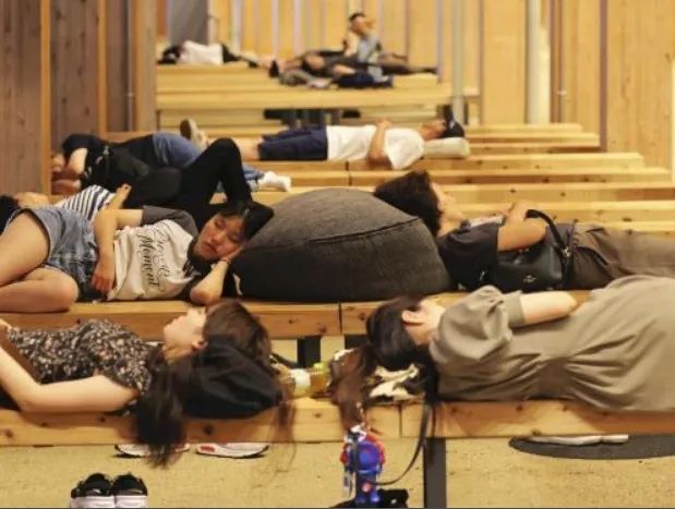 3万人被困人工岛，世博会还能整出多少幺蛾子？