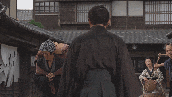日本票房黑马，笑到妈不认！
