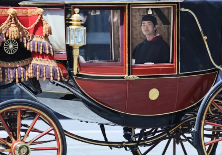 悠仁亲王成年礼“华丽变装”：我将肩负责任！日本网民：各种不安desu！！