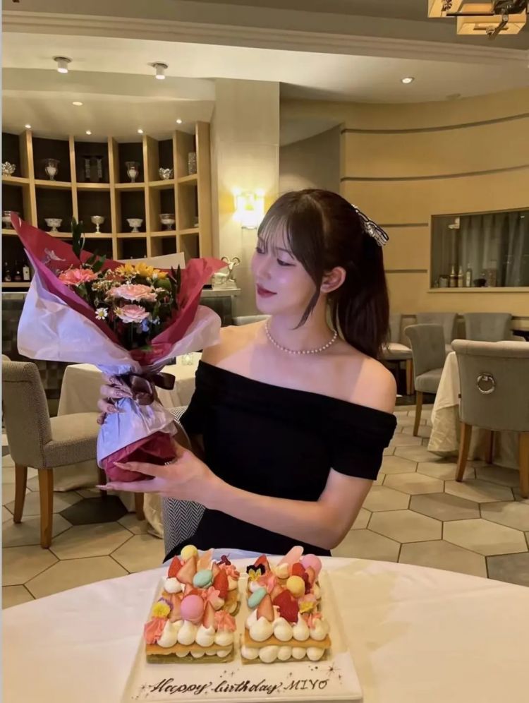 日本22岁头牌陪酒女，过去竟是一身汗臭的棒球体育生？