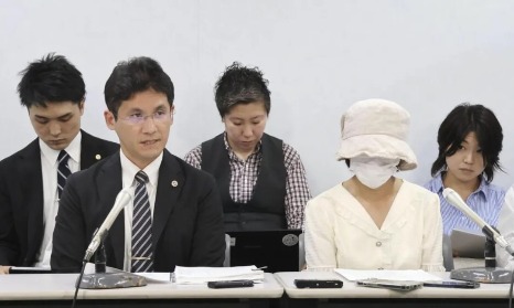 中国老太赴日探亲后去世，女儿把日本医院告了：为何中国人要多付三倍医药费？