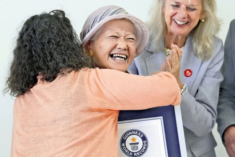 从上海到大阪，从爱知到迪拜！日本这位“疯狂老奶奶”坚持了整整20年...